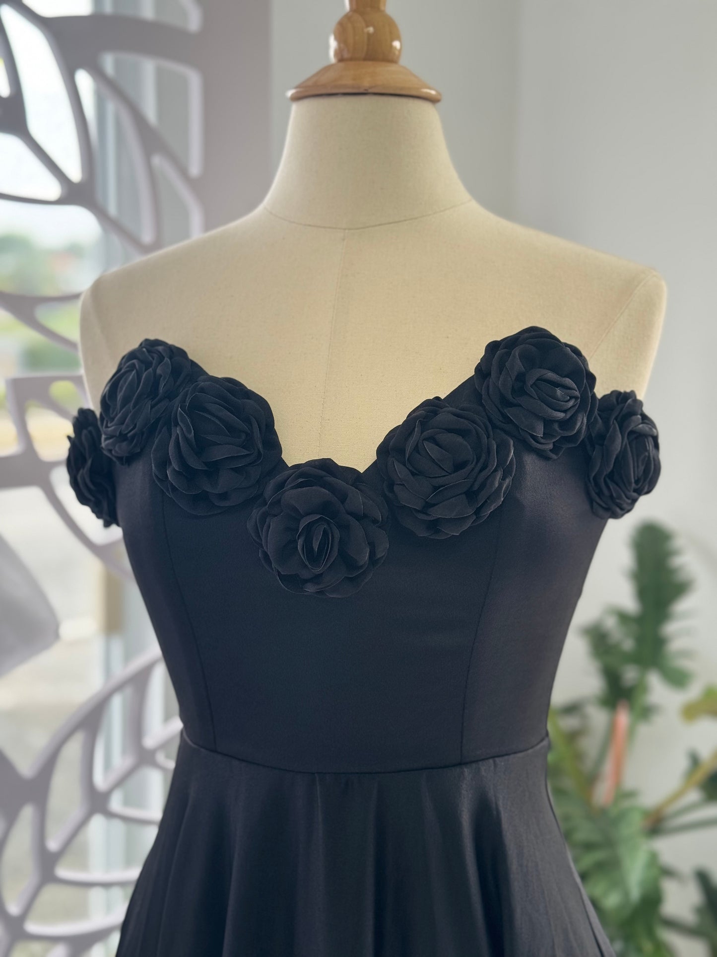 Rosas Noir Dress