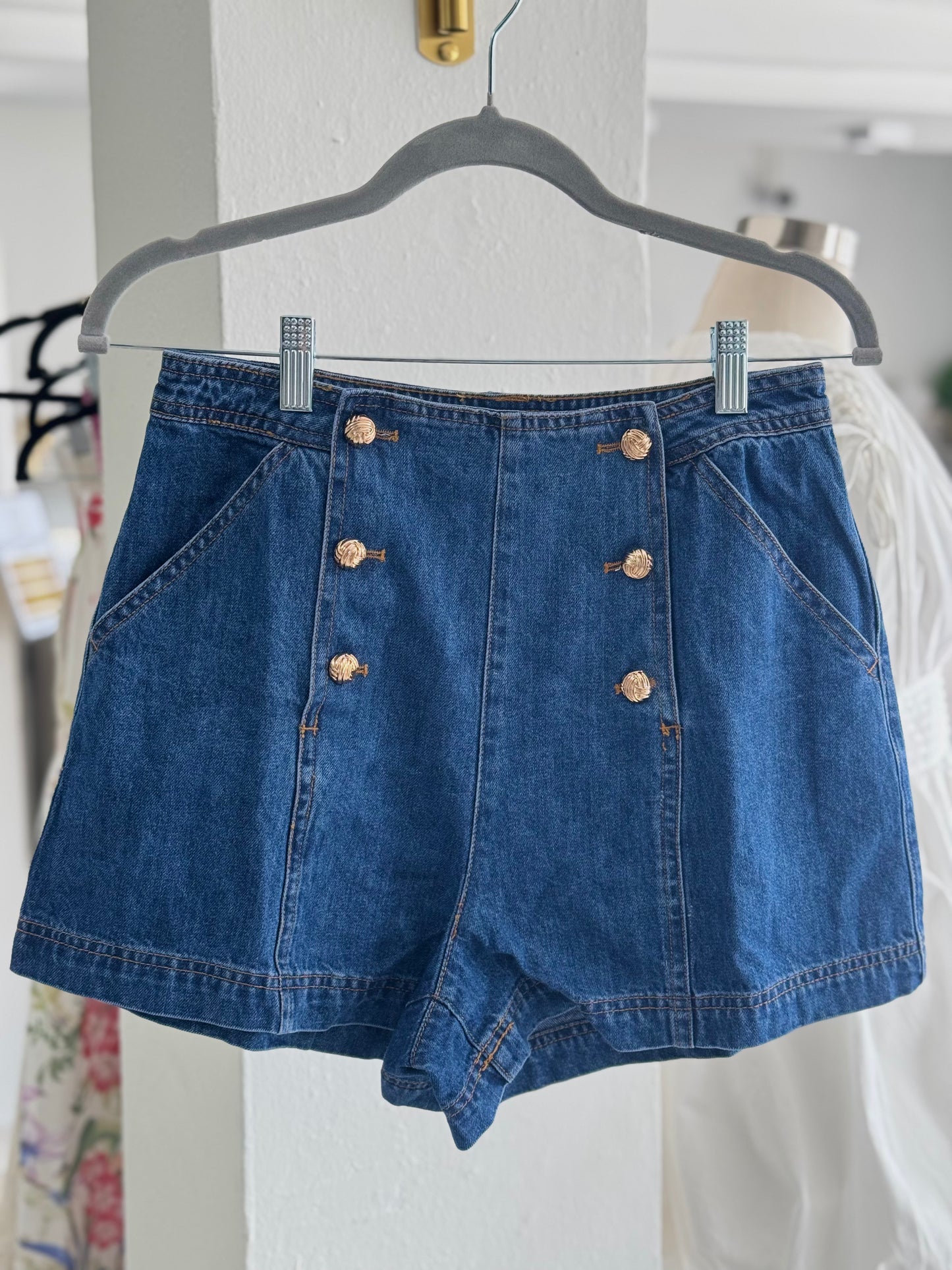 Chic Short Denim