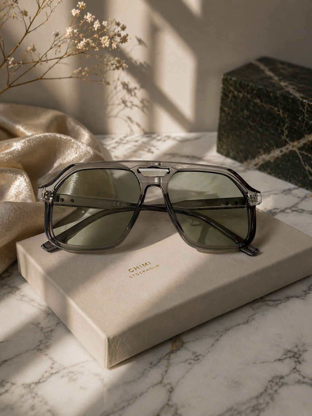 Aviator style sunglasses
