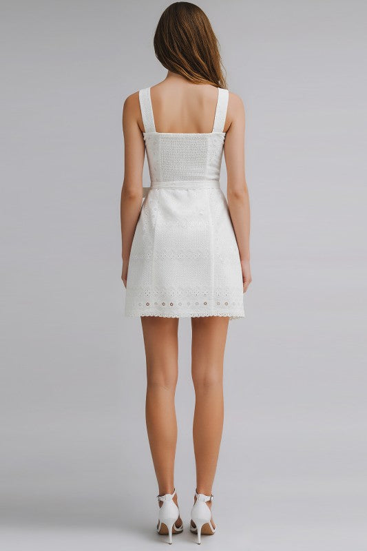 Lovely eyelt short dress