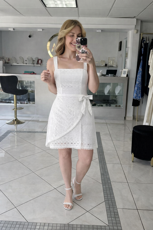 Lovely eyelt short dress